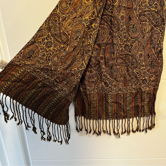 Sambar | Paisley Scarf - Picture 3 of 10